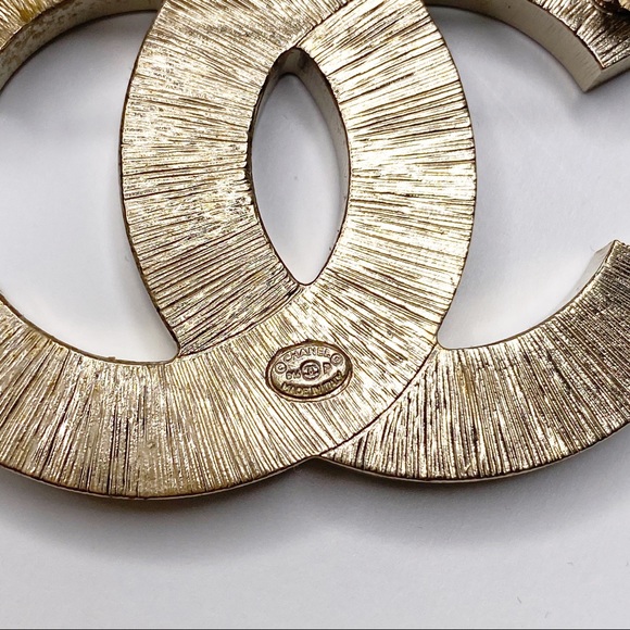 Chanel Silver Brooch in EUC - Picture 5 of 7